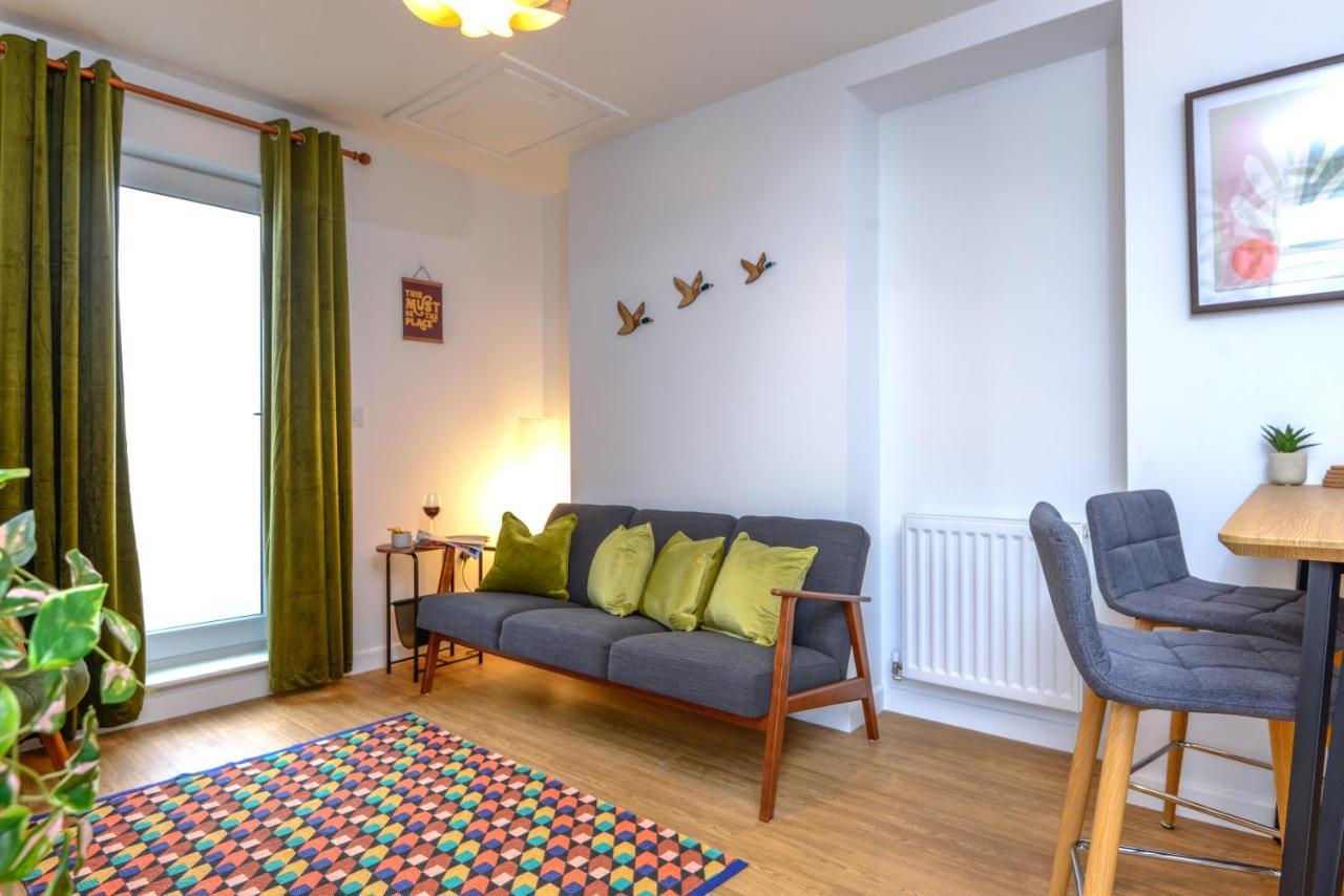 Apartment Two - Private Car Park, Comfortable And Well Equipped - By Ocean City Retreats Plymouth Buitenkant foto