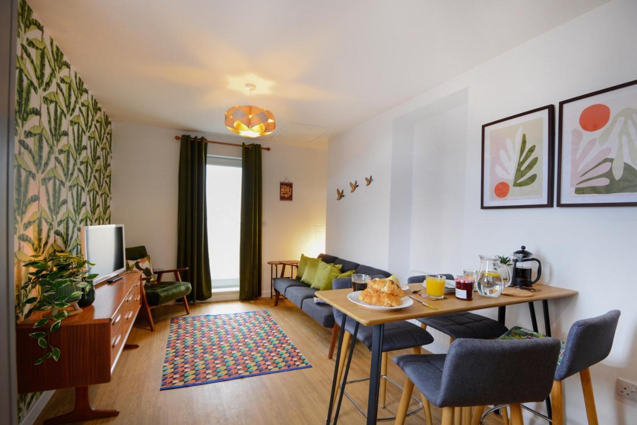 Apartment Two - Private Car Park, Comfortable And Well Equipped - By Ocean City Retreats Plymouth Buitenkant foto
