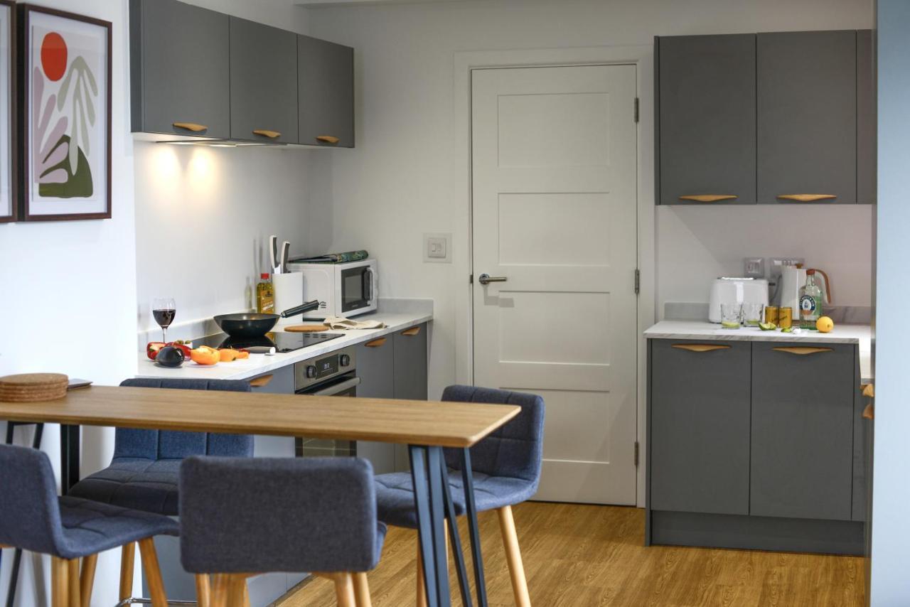 Apartment Two - Private Car Park, Comfortable And Well Equipped - By Ocean City Retreats Plymouth Buitenkant foto