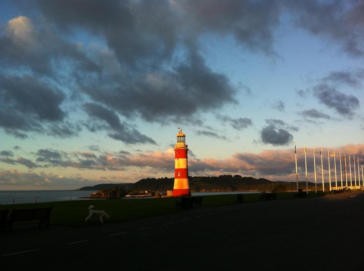 Apartment Two - Private Car Park, Comfortable And Well Equipped - By Ocean City Retreats Plymouth Buitenkant foto